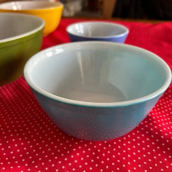 Vibrant Pyrex Mixing Bowl Set - Picture 6 of 8
